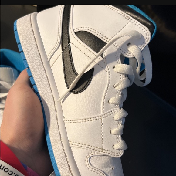 Jordan 1 laser blue size 7.5 worn one time - Picture 4 of 6